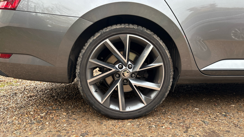 Skoda Superb 2.0 TDI CR 200 Sport Line Plus 5dr DSG Diesel Estate